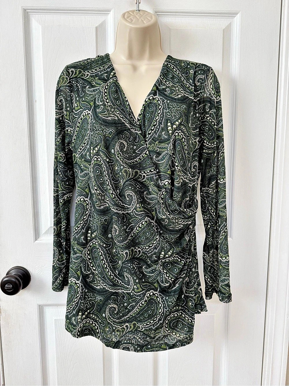 NC International Concepts Woman 1X Green Paisley Faux Wrap V-Neck Long Sleeve To - Picture 2 of 12